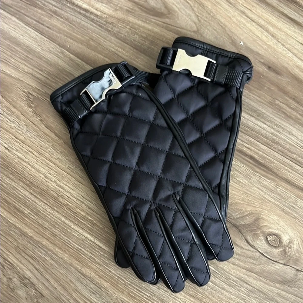 Prada Quilted Engraved Silver Logo Buckle Cashmere Lined 7.5 Gloves - Picture 2 of 12